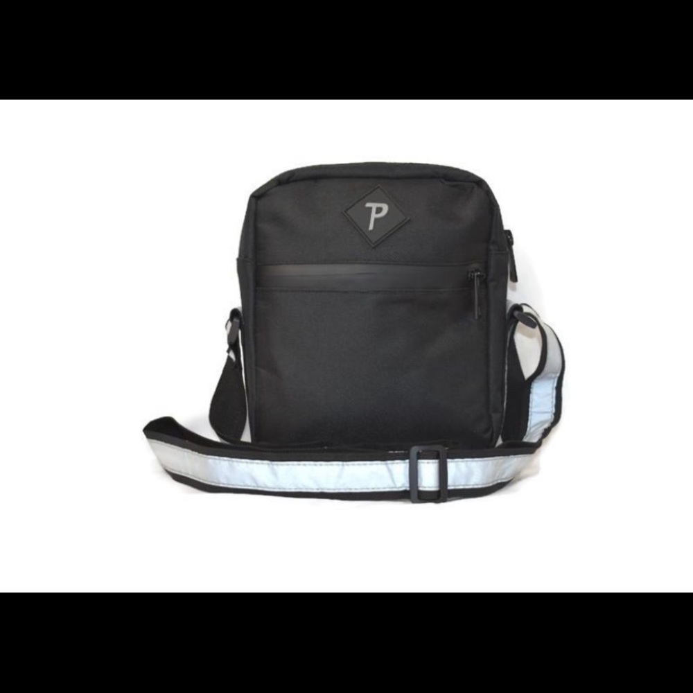 Smell proof satchel, odor resistant